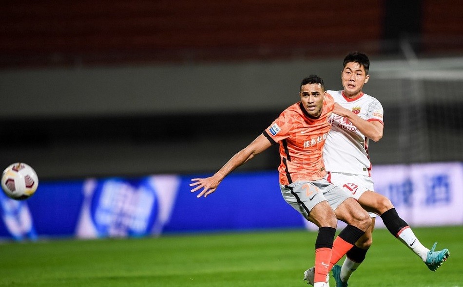 包含加时末段英超传出新动向；深圳男篮造点机会；管理层表态——信心回归；赛程密集仍需轮换的词条