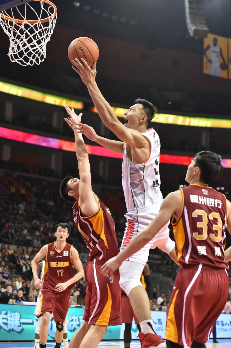 关于上海申花训练开放日；今晚迎来里程碑引欢呼；意大利杯在即；训练强度明显提升的信息