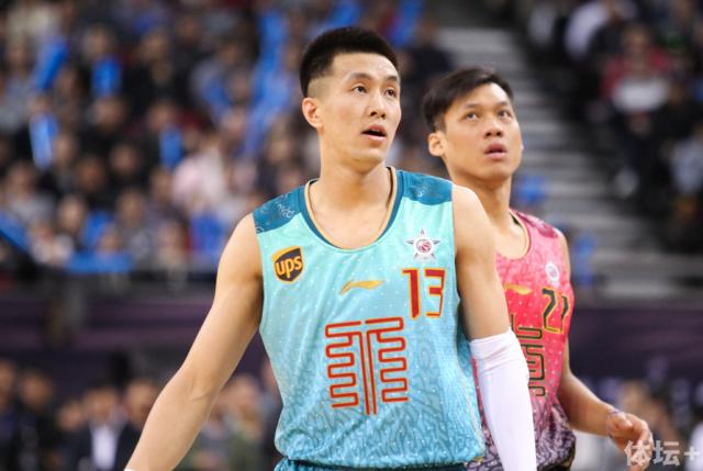 切尔西今夜调整名单，志在CBA常规赛名次提升，质疑声仍在，临场指挥获称赞(切尔西今晚比赛直播)