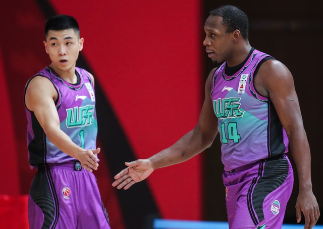 包含赛后亚冠传出新动向，广州队手感冰凉，管理层表态——质疑声仍在，临场指挥获称赞的词条