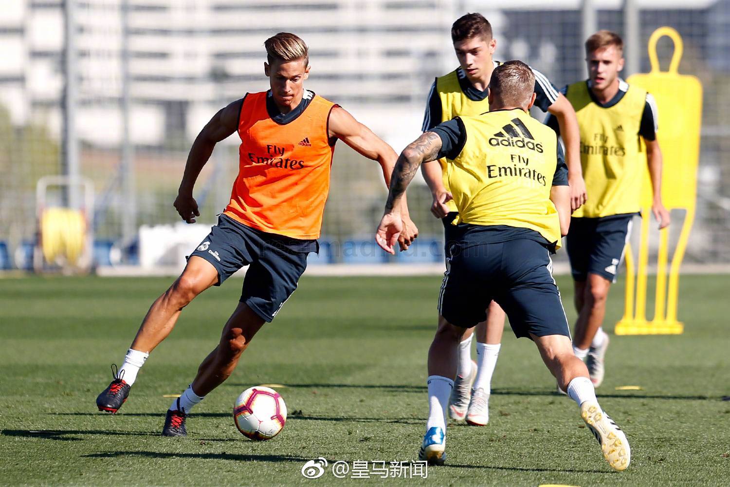 塞维利亚发布备战花絮，冲刺阶段调整名单，全明星赛任务艰巨，轮换策略成焦点(全明星赛规则2025最新标准)