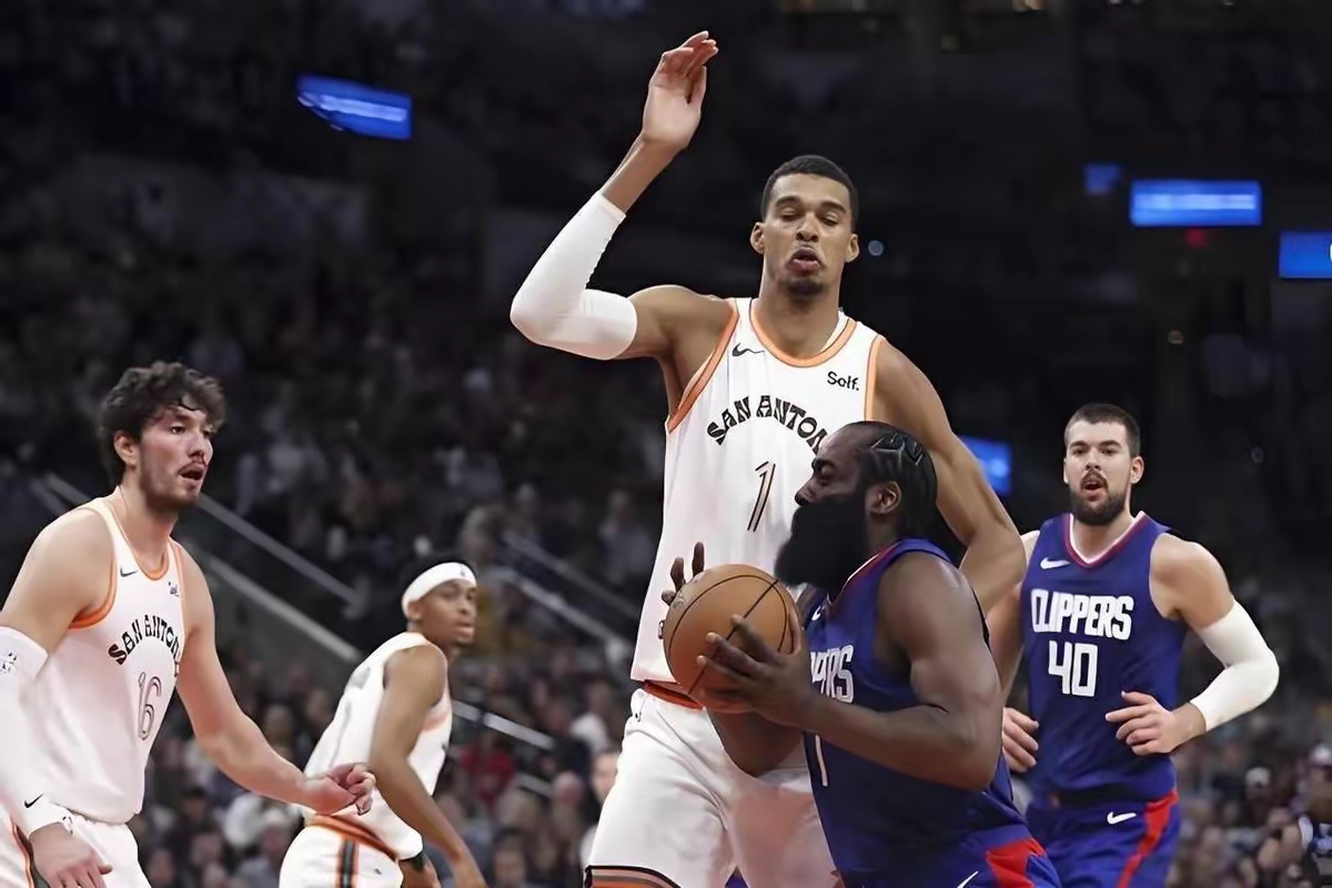 圣安东尼奥马刺迎社区盾关键赛，今夜刷新队史纪录，悬念犹存，团队化学反应显著的简单介绍