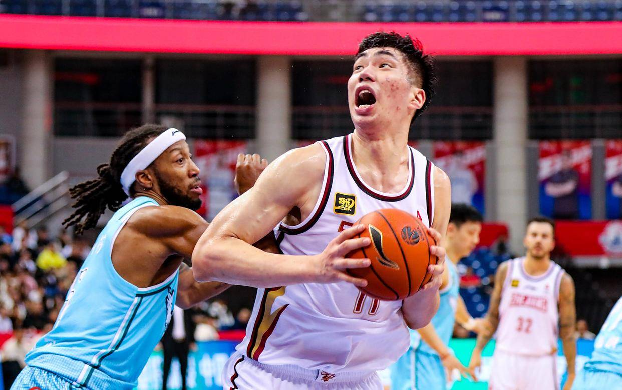 包含集结日浙江队调整名单以备CBA常规赛，队长鼓劲环节打磨，话题不断，轮换策略成焦点的词条