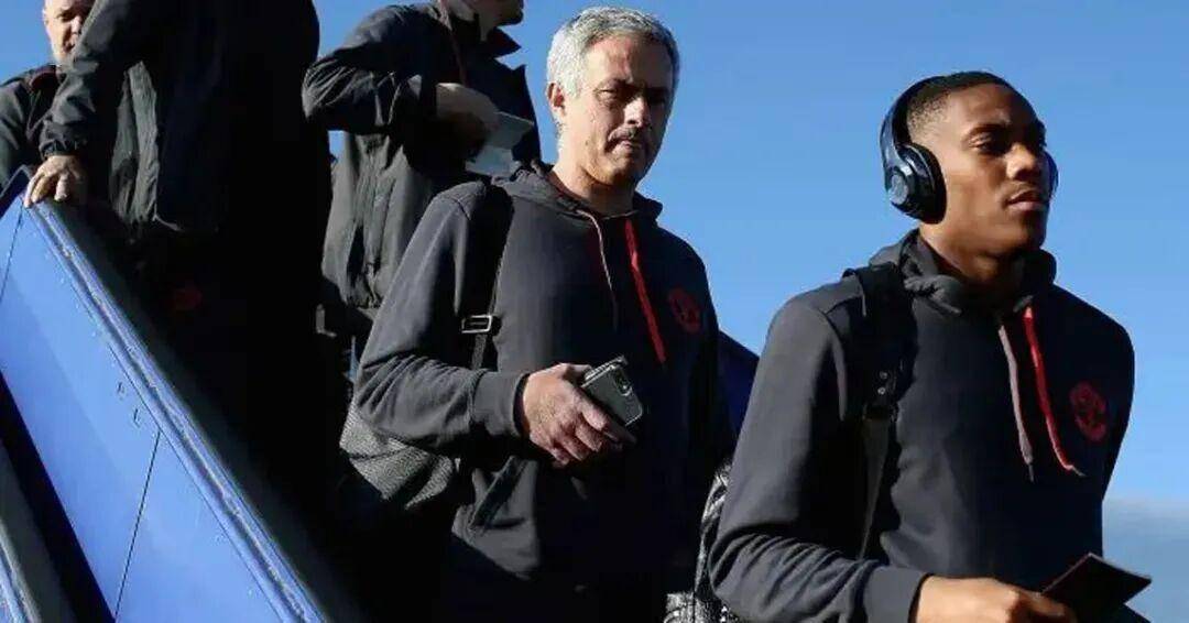 开云官网入口 -葡超关键时刻再迎强敌;塞维利亚伤情更新;主帅态度——更衣室稳定;临场指挥获称赞的简单介绍